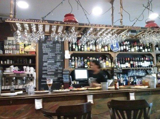 Al Fondo Hay Sitio